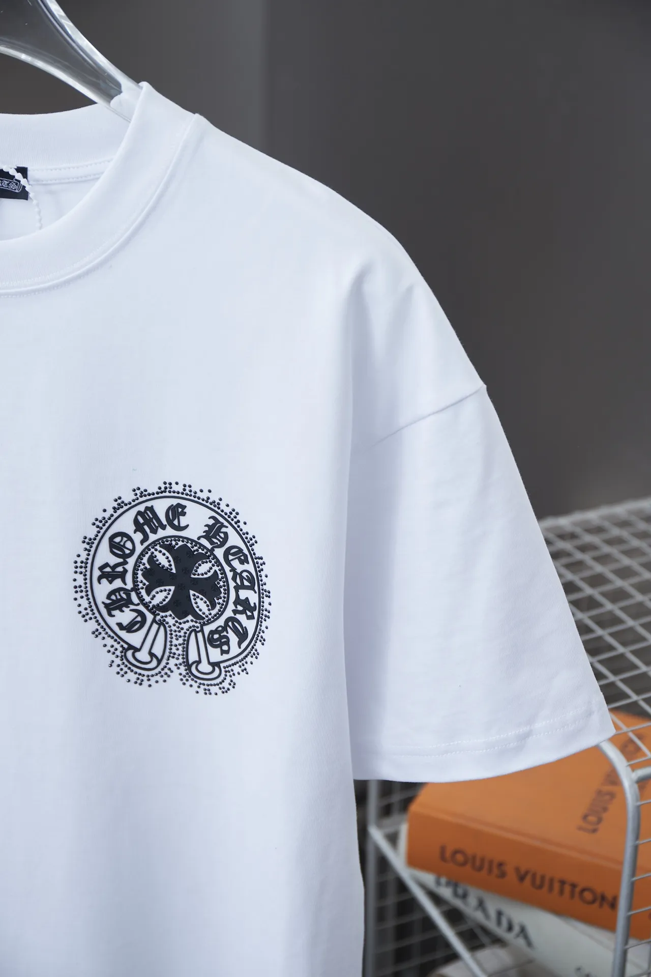 🅿️200 Ch*ome Hearte 25SS early spring new model, hot diamond short sleeves, light luxury, essential item for daily commuting for men and women, correct version, welcome to compare, detailed features · 280 grams of 100% pure cotton double yarn jersey fabric · Special thickened 32 pieces of double-strand 1X1 thread in the same vat custom dyeing · Imported Australian matte pearl diamonds ➕ Three-dimensional wow rubber heart pattern · Double needle stitching and cross-stitching technology · Original main mark, washed tag, brand moisture-proof paper packaging Color: black/white/blue Size: S/M/L/XL